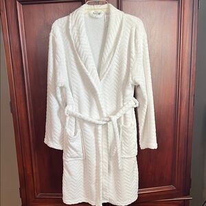 Hotel Spa White Textured Bathrobe size one size